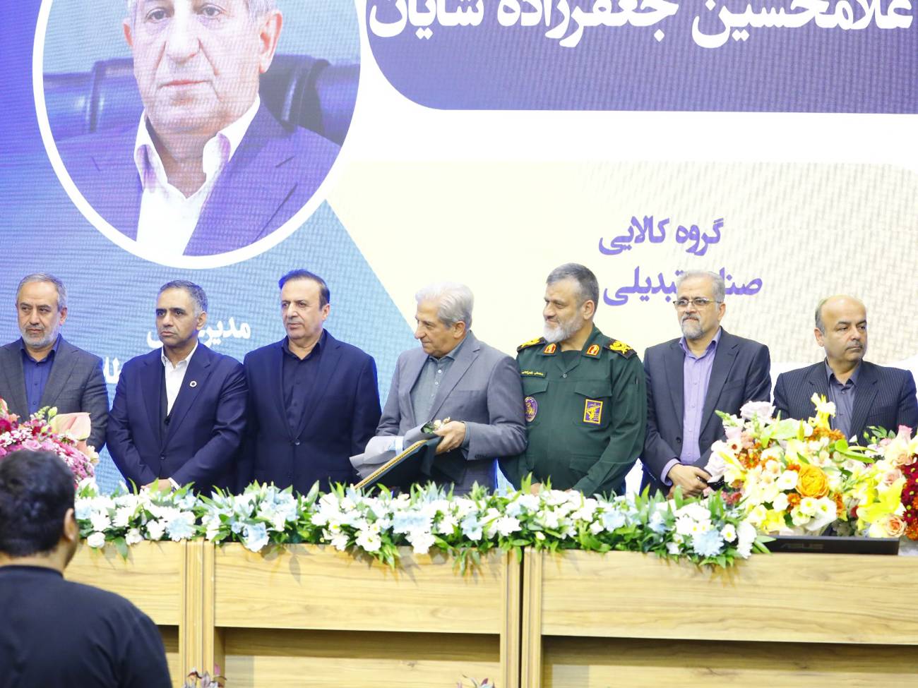 اتاق بازرگانی به عنوان خانه بخش خصوصی و حامی فعالان اقتصادی همواره دوشادوش تولیدکنندگان و صادرکنندگان ایستاده استعکس کمکی شماره3
