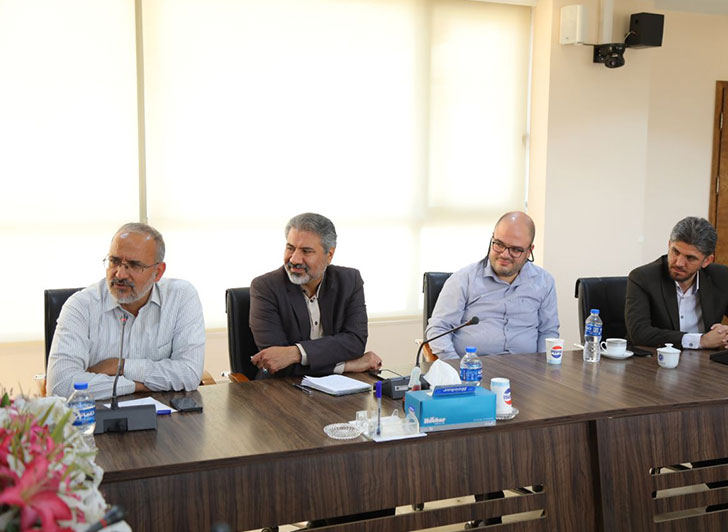 باحضورسرکنسول ج.ا.ایران دراستان کاپان ارمنستان صورت گرفت؛
بررسی توسعه روابط تجاری استانهای  قزوین وکاپان ارمنستان ،دراتاق بازرگانی قزوین 
عکس کمکی شماره2