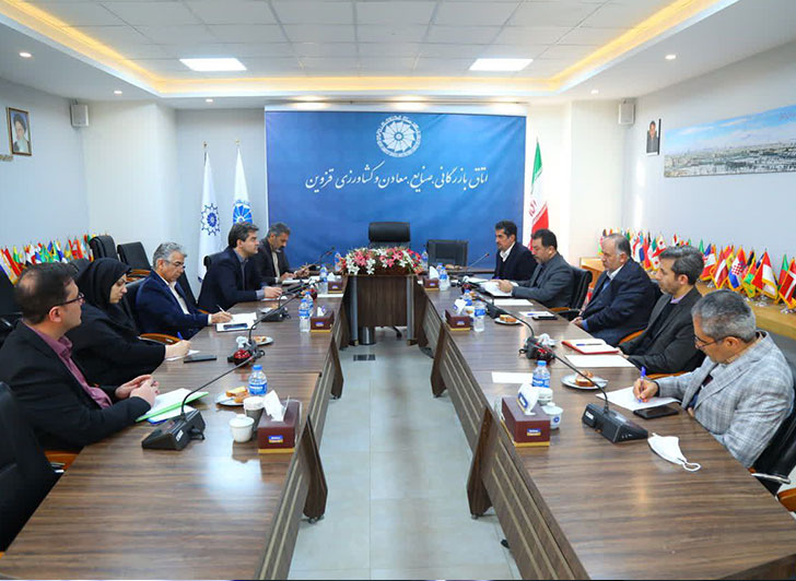 صبح امروز نشست سرمایه گذاری استان قزوین به ریاست آقای مهندس بخشنده و  با حضور آقایان  
دکتر خلیلی خواه مدیر کل اقتصاد ودارایی استان،بارگاهی مدیر کل  جذب سرمایه گذاری استانداری،عمیدی رئیس دفتر نمایندگی وزارت امور خارجه‌ در استان و نمایندگان دستگاه های مختلف اجرایی درسالن اجتماعات اتاق بازرگانی قزوین برگزارشد.
عکس کمکی شماره1