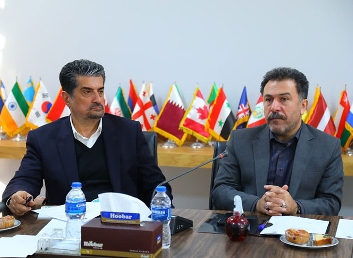 مهندس بخشنده رئیس اتاق بازرگانی قزوین:
بسیاری  از سرمایه گذاران خارجی از ظرفیت های اقتصادی استان قزوین آگاهی ندارند و باید تمامی مدیران اداری و بخش خصوصی متعهد شوند تا سرمایه گذاری رشد کند
