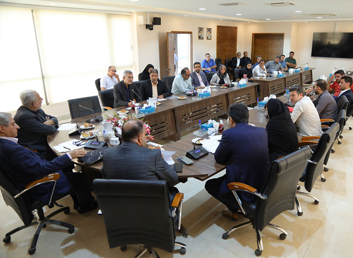 در اولین جلسه کمیته ارزی  به ریاست  آقای جعفرزاده عضو هیات مدیره اتحادیه صادرکنندگان به بررسی عدم ایفای تعهدات ارزی زیر ۱۰ درصد شرکت های تولیدی استان مشکلات ۲۳ شرکتی که نتوانسته بودند بیشتر از ۱۰ درصد رفع تعهد ارزی انجام دهند و پیرو دستور العمل جدید مشمول تعلیق کارت بازرگانی خواهند بود مورد بررسی و پایش قرار گرفتعکس کمکی شماره1