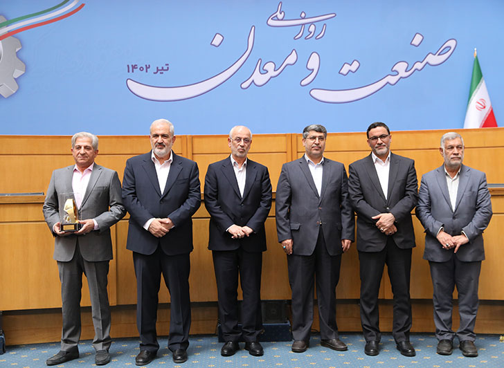 درخشش شرکت کشت وصنعت طلاچین  استان قزوین در آیین گرامیداشت روز ملی صنعت و معدن کشور